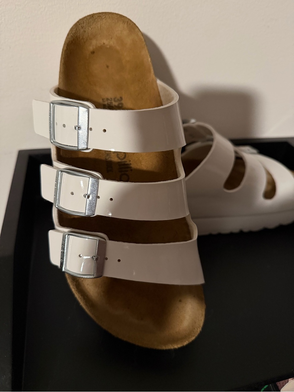 PAPILLIO by BIRKENSTOCK Triple Strap Sandals – White Patent – Size 39 - preloved